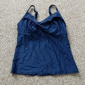Athleta twister tankini top with underwire